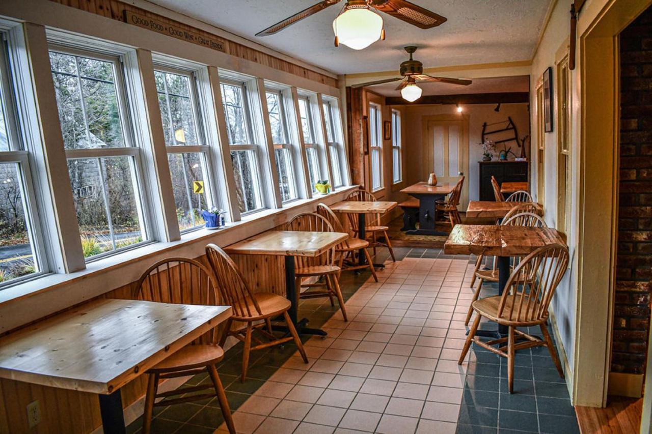 Brook Road Inn Goshen Exterior photo